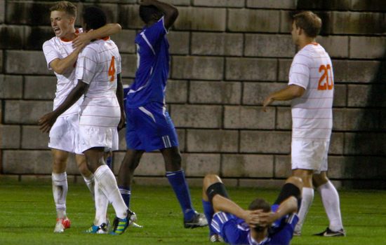 Syracuse defense holds off late Seton Hall attack in 1-0 victory to win Big East opener