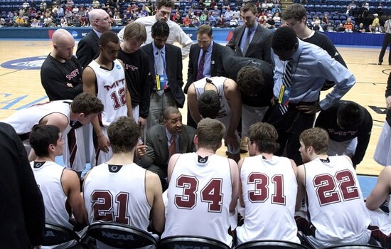 MIT basketball program finds success on and off hardwood