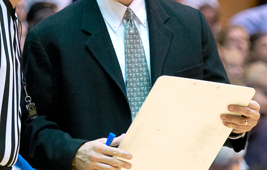 Western Washington head coach Dominguez overcame life-threatening heart ailments, built successful coaching career 