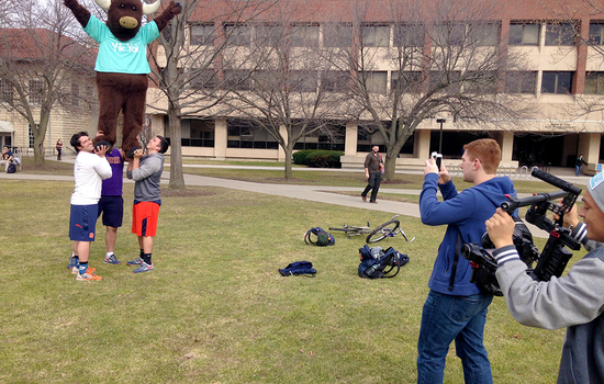 Yik Yak mascot storms the Quad as part of app's college tour