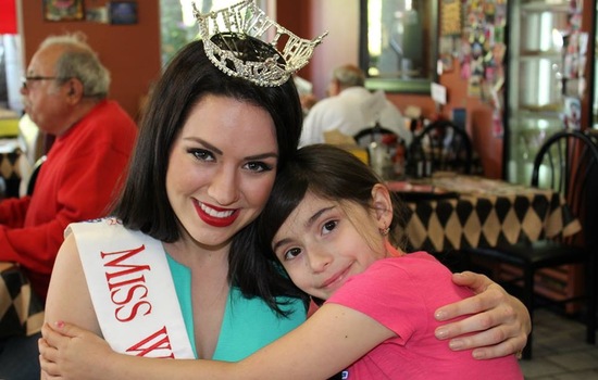 SU alumnae Vanessa Williams and Allie Curtis take stage at Miss America 2016