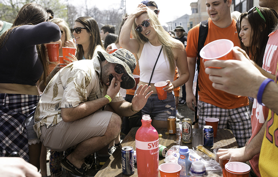 Students more likely to drink excessively while abroad, study finds