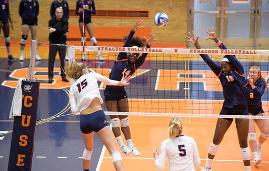 Syracuse's defense helps fend off Virginia in straight-set victory