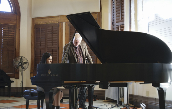 Renowned pianist Robert Weirich teaches master class at SU