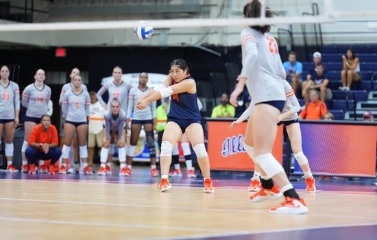 Syracuse volleyball swept by Illinois, starts 2026 season 0-2