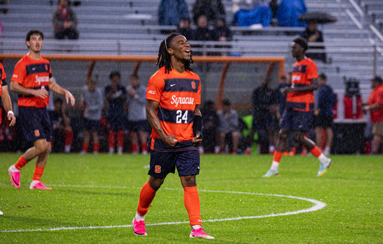 Syracuse men’s soccer scores 3 corner kick goals in 5-0 win vs. St. John’s