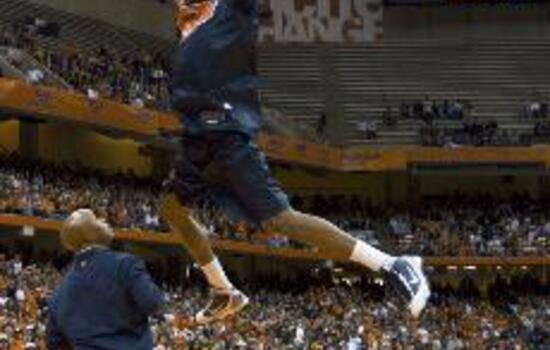 Midnight Madness marks beginning of men's and women's basketball seasons