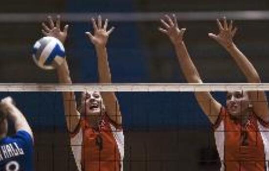 Seniors revive SU from sloppy 1st set to win