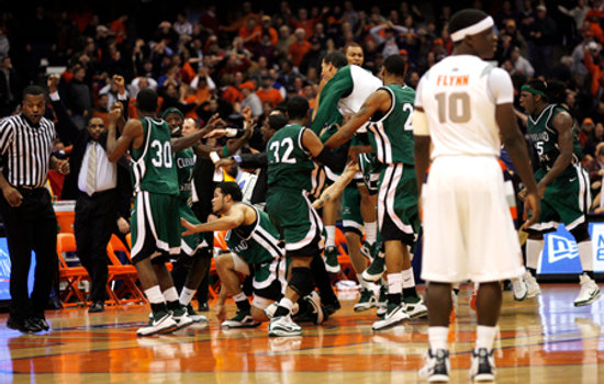 MBB : STUNNED: 60-foot buzzer-beater hands Syracuse 1st loss of season