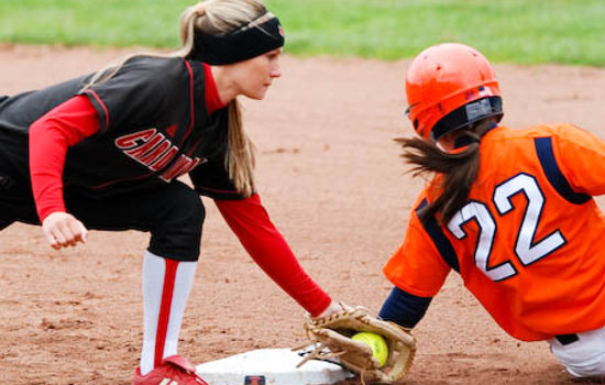 SOFTBALL : Timely hitting not in cards as SU's offense sputters