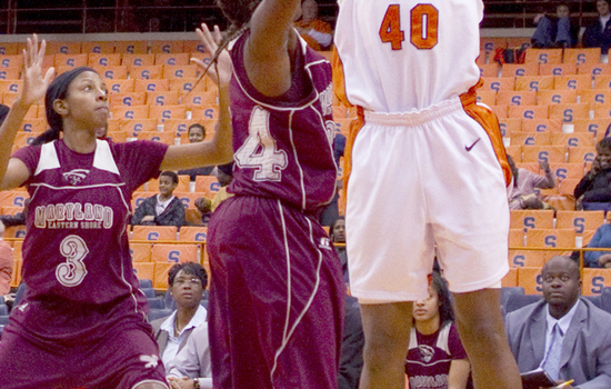 Powered by inside game, SU women's basketball cruises to win