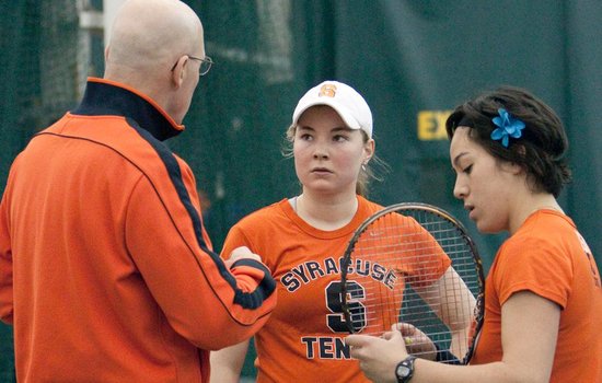 TENNIS : Orange confuses opponents with ambidextrous serving