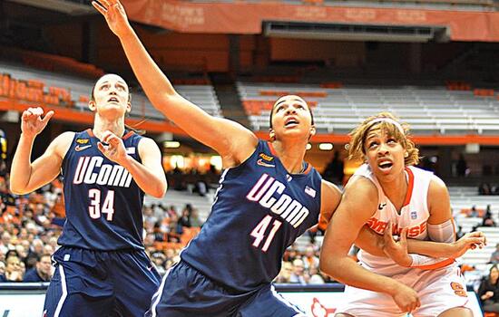 WBB : SU plays inspired 1st half in loss to Connecticut