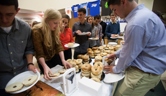 Gallery: With the end of Yom Kippur, students gather at Hillel to break fast