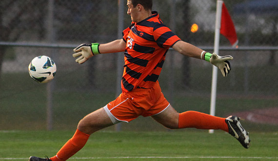 Area product Bono lives up to high expectations in net for Syracuse