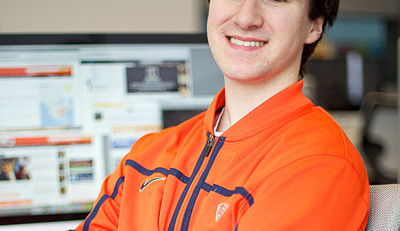 Hoops master: SU student stuns publications with popular site the Recruit Scoop
