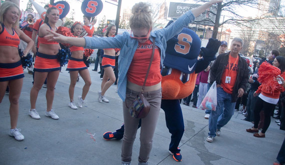 Syracuse fans, alumni gather at Atlanta restaurant to celebrate Orange’s Final Four appearance