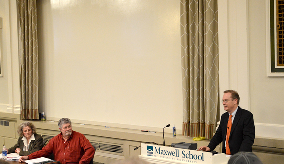 Senators discuss funding, enrollment, SU libraries