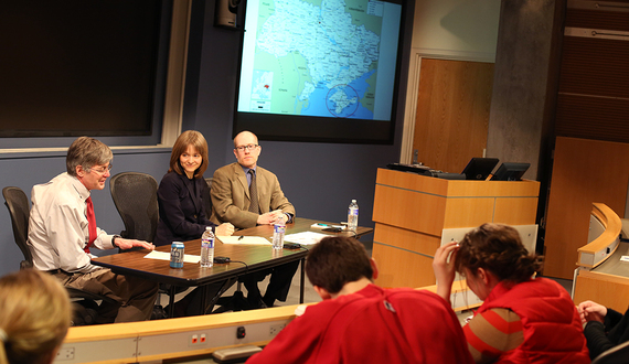 Experts address issues in Crimea at discussion