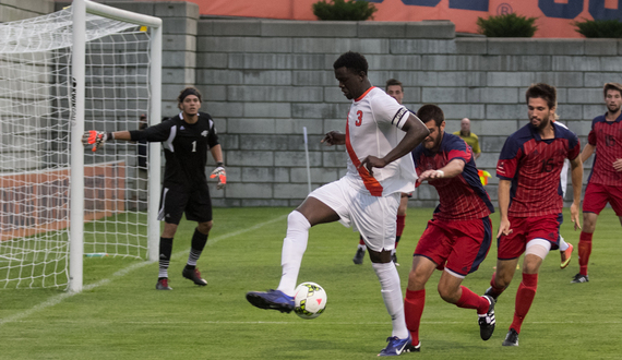 Thomas making yet another return as heart of Syracuse defense