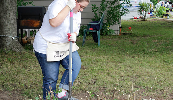 Volunteers, SU students improve local homes during Block Blitz