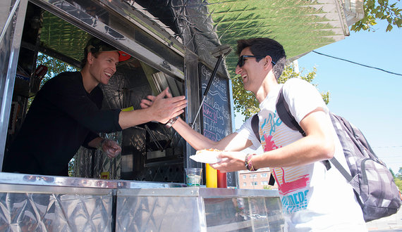 Syracuse University football player, London native opens food cart on campus