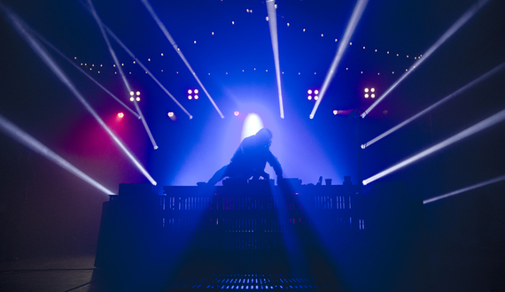 Skrillex attracts Halloween crowd, mixes popular songs at F-Shed