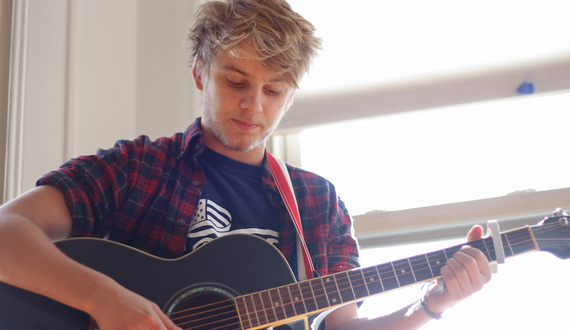 Stage name allows Bandier student to pursue music, perform ‘bedroom pop’