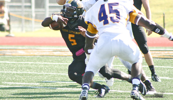Barrolle excels as top D-III running back for Texas Lutheran despite short stature
