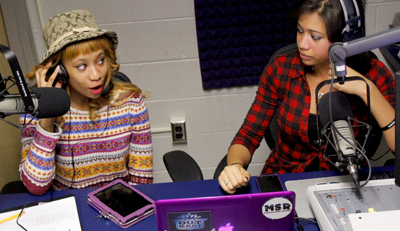 Students use radio show to promote R&#038;B music at SU