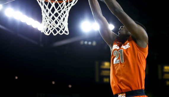 Roberson returns to floor after missing 2 games, plays 12 minutes in loss to Michigan