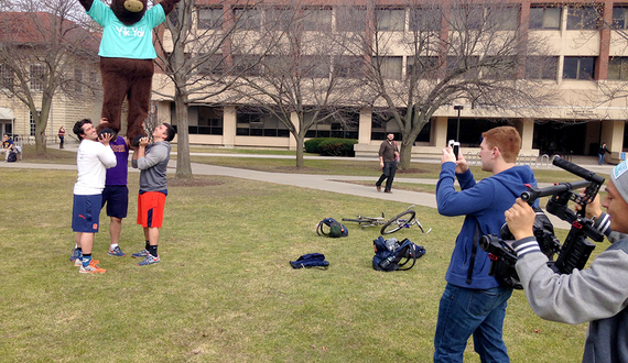 Yik Yak mascot storms the Quad as part of app&#8217;s college tour