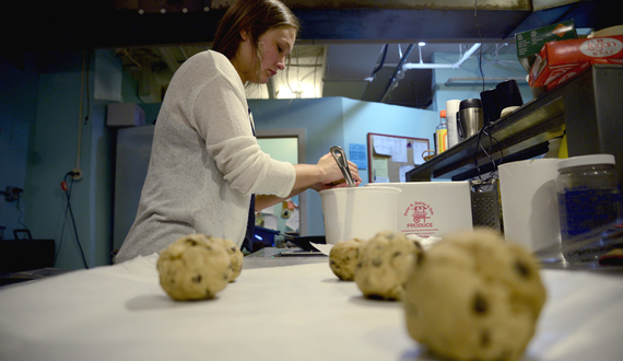 Syracuse University freshman brings baking passion into job as Otro Cinco&#8217;s pastry chef