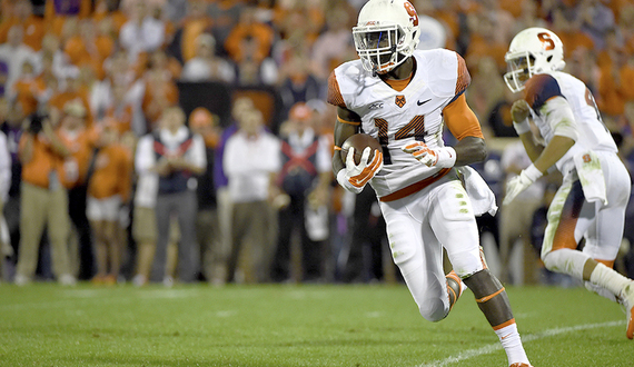 Hybrid Ervin Philips has &#8216;lower-body injury,&#8217; won&#8217;t return against Rhode Island