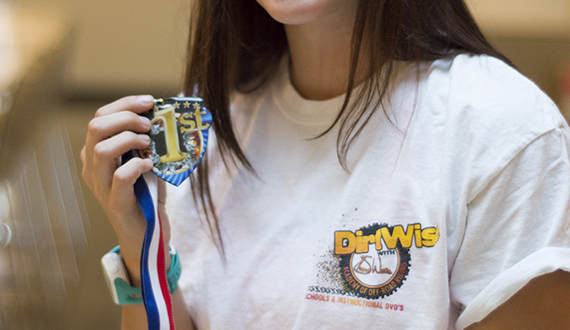 Sophomore races dirt bikes competitively