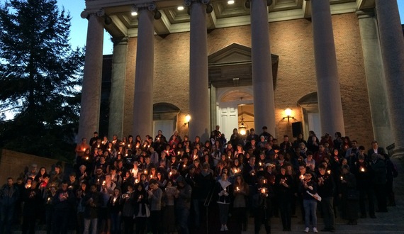 SU community members hold candlelight vigil at Hendricks Chapel