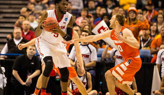Syracuse dominates Dayton center Steve McElvene in the paint