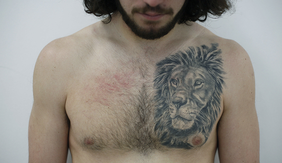 Freshman&#8217;s lion head tattoo connects him to home