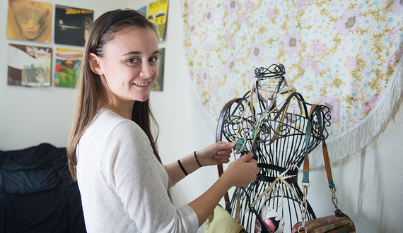 Sophomore kickstarts career with Etsy vintage clothing shop