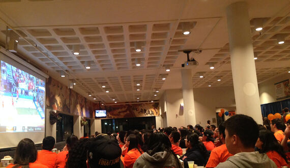 Chancellor Kent Syverud among attendees at Syracuse men&#8217;s basketball watch party in Schine