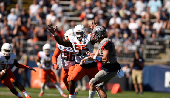 Live blog: Syracuse holds on to beat Connecticut, 31-24