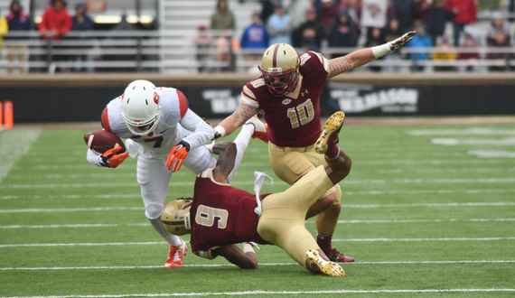 Amba Etta-Tawo becomes 4th player in Syracuse football history to reach 1,000 receiving yards in a season
