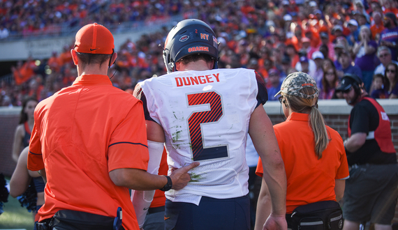 Quarterback Eric Dungey leaves Syracuse football&#8217;s game against Clemson in 1st quarter