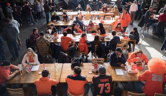 SU fans gathered pregame at a Dayton bar after doubting the Orange&#8217;s Tournament chances