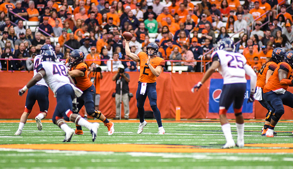 Eric Dungey&#8217;s heroics lead SU to first 4-0 start since 1991; Syracuse dominates UConn 51-21