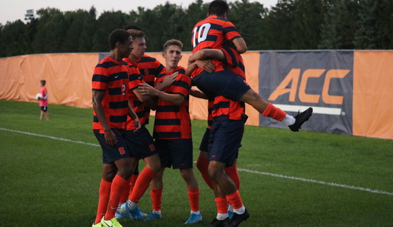 How Syracuse’s domestic and international players bond over love of professional soccer