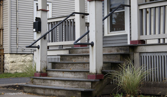 SU neighborhood housing lacks accommodations, students with disabilities say