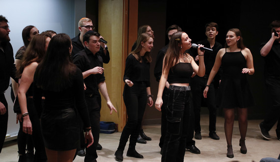 Jewish a cappella group sings at concert, sit-in after campuswide hate crimes