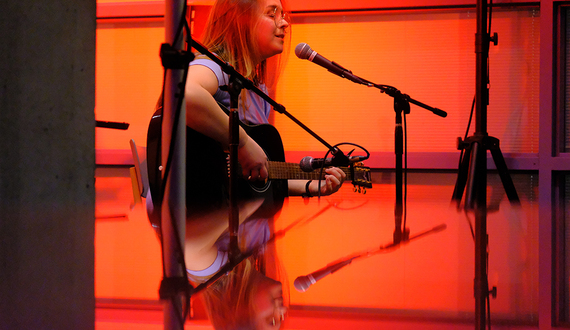 Jab Music &#038; Art Series opening concert provides healing space amid protest