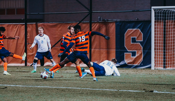 Syracuse capitalizes on offensive opportunities to advance in NCAA tournament